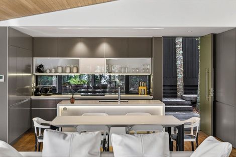 Photo of property in 34 Arapito Road, Titirangi, Auckland, 0604