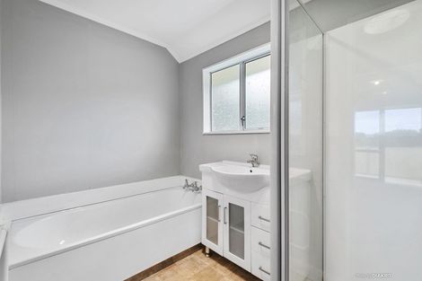 Photo of property in 5 Pimlico Place, Newlands, Wellington, 6037