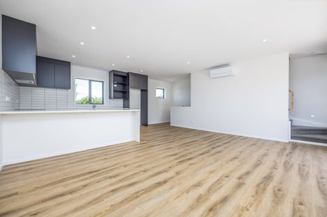 Photo of property in 3/94 Target Road, Totara Vale, Auckland, 0629