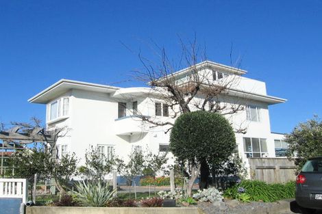 Photo of property in 8 Gladstone Road, Bluff Hill, Napier, 4110