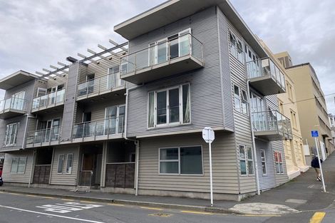 Photo of property in 2/41 Home Street, Mount Victoria, Wellington, 6011