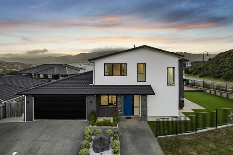 Photo of property in 2 Opaoa Way, Aotea, Porirua, 5024