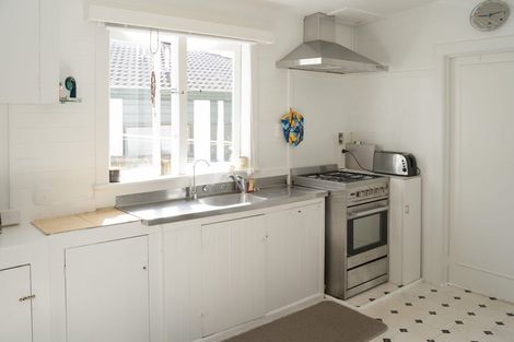 Photo of property in 4 Wolsley Avenue, Milford, Auckland, 0620