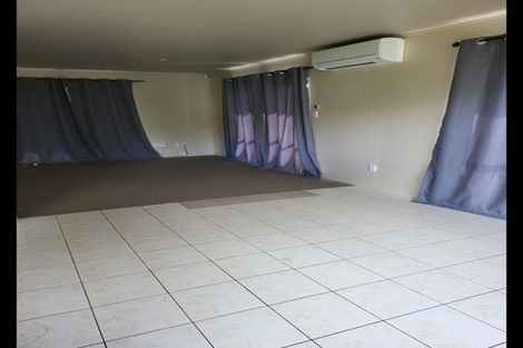 Photo of property in 30 Zefiro Drive, Massey, Auckland, 0614