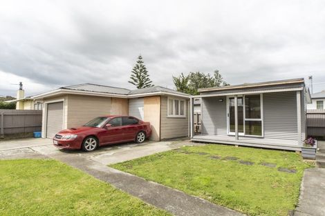 Photo of property in 2 Tararua Terrace, Cloverlea, Palmerston North, 4412