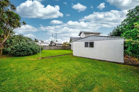 Photo of property in 109 Edgewater Drive, Pakuranga, Auckland, 2010