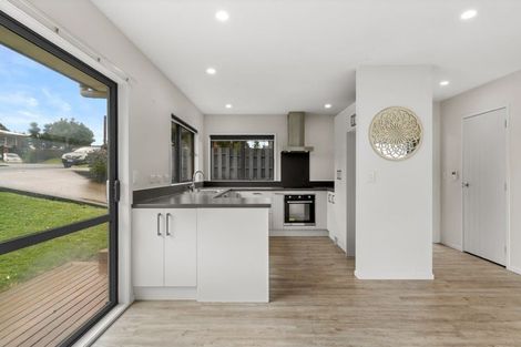 Photo of property in 20 Mcleod Road, Weymouth, Auckland, 2103