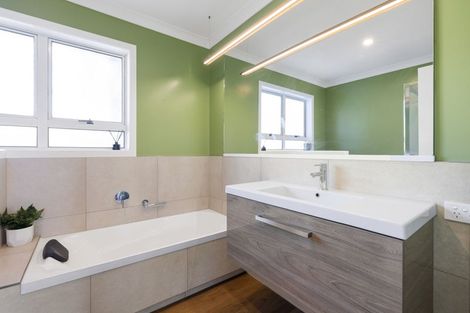 Photo of property in 25 English Street, St Andrews, Hamilton, 3200