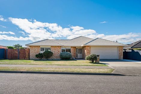 Photo of property in 5 Holcombe Drive, Paraparaumu, 5032