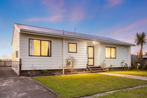 Photo of property in 17 The Bollard, Whitby, Porirua, 5024