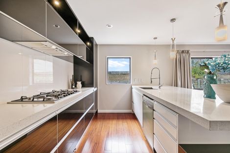 Photo of property in 99 Laurel Oak Drive, Schnapper Rock, Auckland, 0632