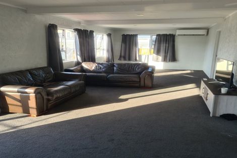 Photo of property in 13 Funnell Place, Manurewa, Auckland, 2102