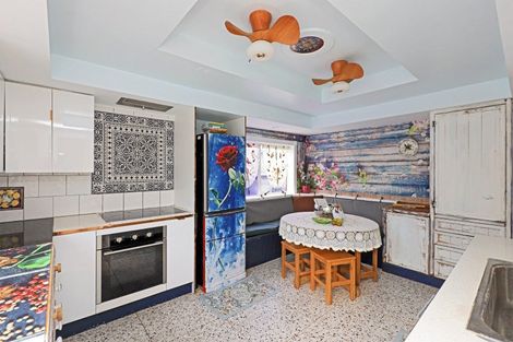 Photo of property in 37 Gillies Crescent, Waimarama, Havelock North, 4294