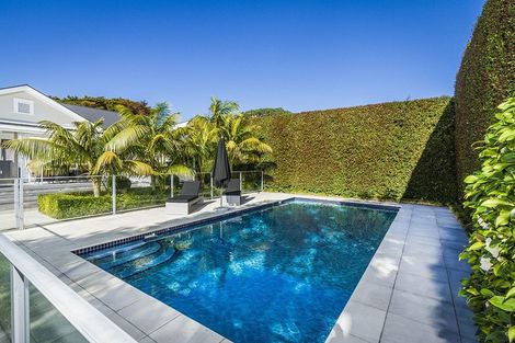 Photo of property in 10 Tiri Road, Milford, Auckland, 0620