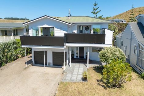 Photo of property in 16 Tamarisk Drive, Riversdale Beach, Masterton, 5872