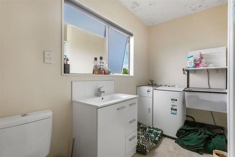 Photo of property in 7 Hueglow Rise, West Harbour, Auckland, 0618