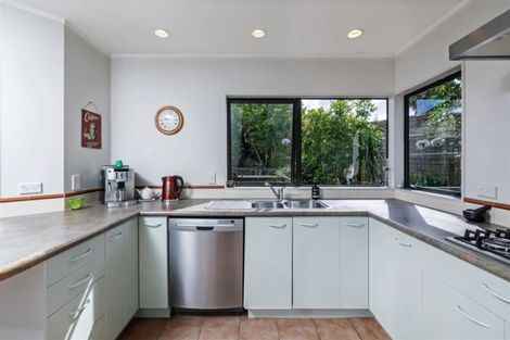 Photo of property in 60 Danbury Drive, Torbay, Auckland, 0630