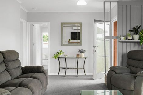 Photo of property in 21 Rhonda Avenue, Deanwell, Hamilton, 3206