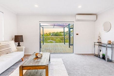 Photo of property in 21 Breenagh Place, Massey, Auckland, 0614