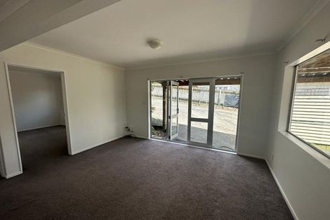 Photo of property in 15 Leo Street, Glen Eden, Auckland, 0602
