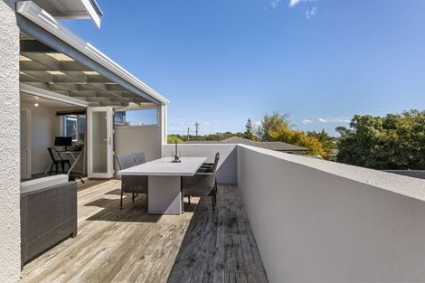 Photo of property in 3 Pukaka Street, Strandon, New Plymouth, 4312