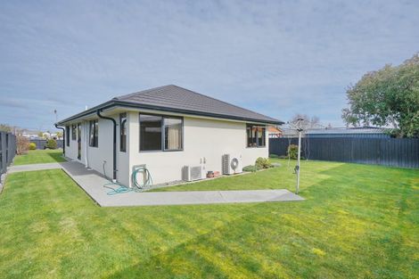 Photo of property in 14 Royal Park Drive, Parklands, Christchurch, 8083