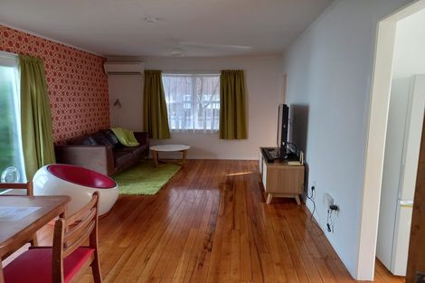 Photo of property in 1/15 Apu Crescent, Lyall Bay, Wellington, 6022