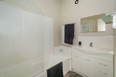 Photo of property in 9 Raupapa Street, Northcote, Auckland, 0627