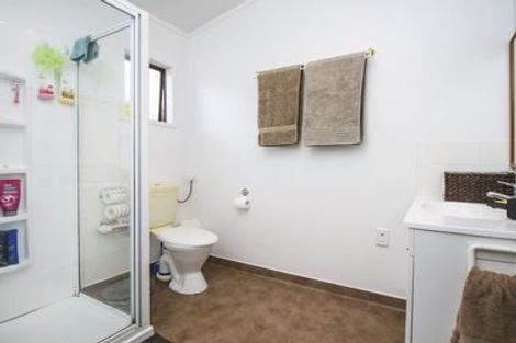 Photo of property in 142 Moire Road, West Harbour, Auckland, 0618