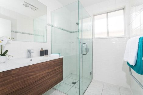 Photo of property in 31 Weatherly Road, Torbay, Auckland, 0630