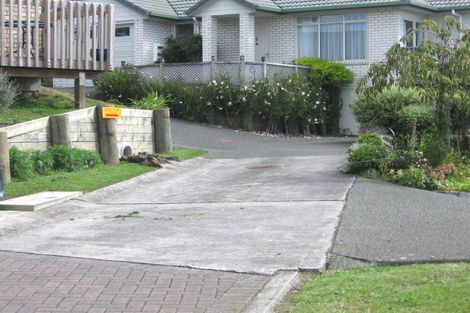 Photo of property in 31 Regents Park Place, Westgate, Auckland, 0614