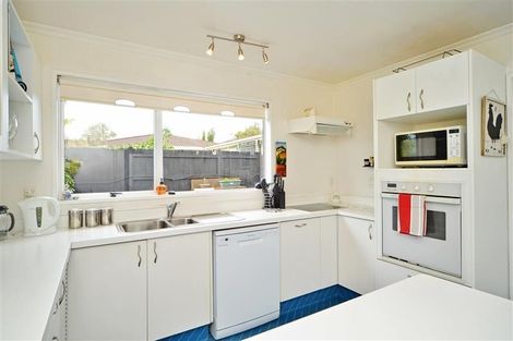 Photo of property in 17 Caulfield Place, Awapuni, Palmerston North, 4412