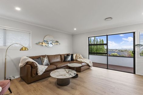 Photo of property in 32 Currell Way, Somerville, Auckland, 2014