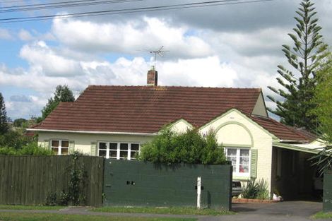 Photo of property in 2/90 Titirangi Road, New Lynn, Auckland, 0600