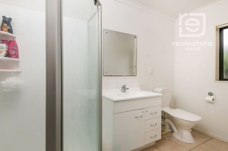 Photo of property in 2 Saralee Drive, Manurewa, Auckland, 2105