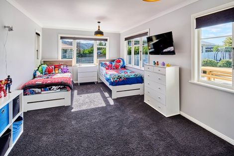 Photo of property in 3 Montgomery Crescent, Clouston Park, Upper Hutt, 5018