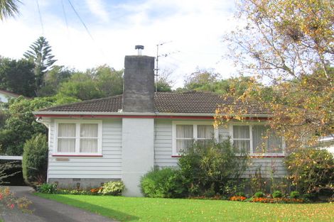 Photo of property in 34 Kiwi Crescent, Tawa, Wellington, 5028
