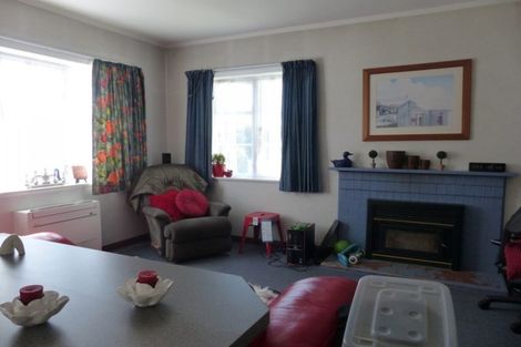 Photo of property in 1 Edinburgh Street, Waimate, 7924