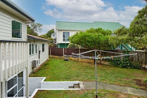 Photo of property in 46 Grays Road, Plimmerton, Porirua, 5026