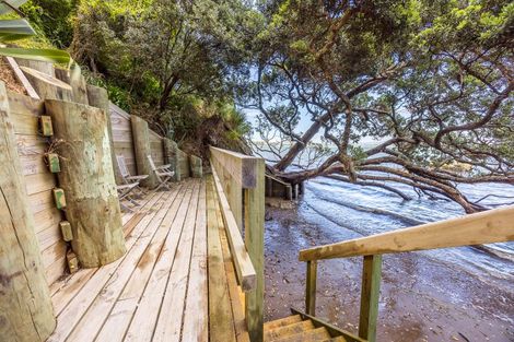 Photo of property in 74 Queen Street, Northcote Point, Auckland, 0627