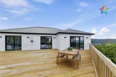 Photo of property in 6 Poto Road, Normandale, Lower Hutt, 5010