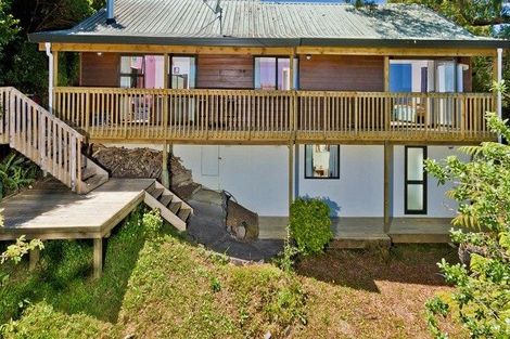 Photo of property in 2/13 Limmer Place, Browns Bay, Auckland, 0632