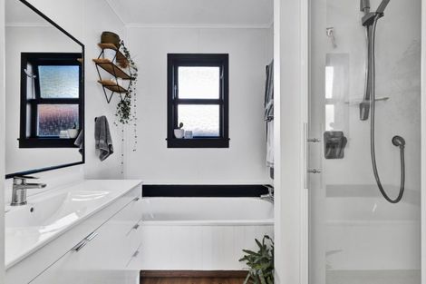 Photo of property in 51 Parsons Street, Vogeltown, New Plymouth, 4310