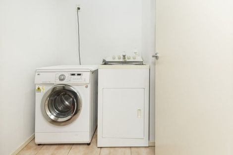 Photo of property in Maddison Apartments, 2/6c Queen Street, Palmerston North, 4410