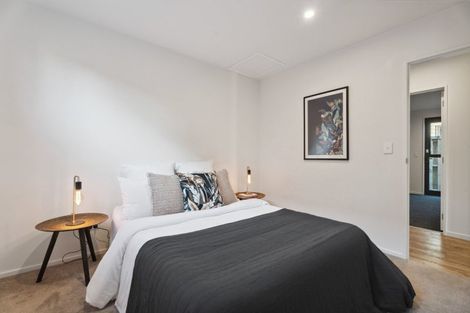 Photo of property in 5 Matakanui Lane, Wanaka, 9305