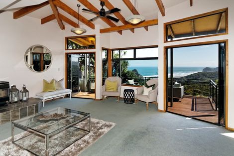 Photo of property in 26 Piha Road, Piha, 0772