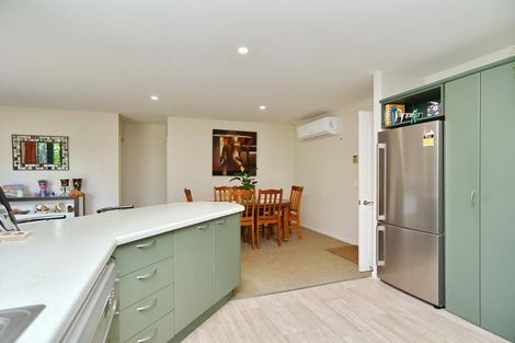 Photo of property in 21 Thornwood Place, Redwood, Christchurch, 8051