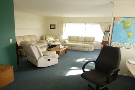 Photo of property in 5 Bishops Glen, Tawa, Wellington, 5028