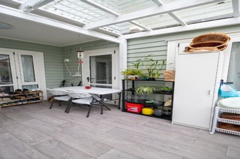 Photo of property in 11 Stitchbird Crescent, Papakura, 2110