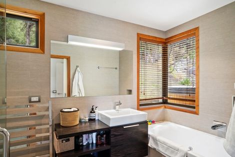 Photo of property in 65 Kanuka Rise, Albert Town, Wanaka, 9305